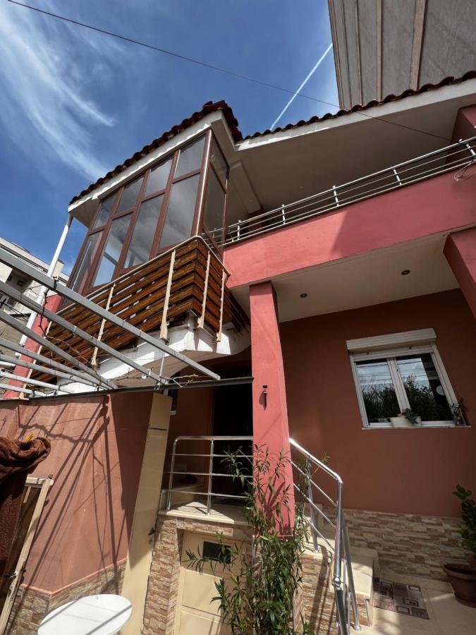 Апартаменты Retreat In The Centre Of Корча Экстерьер фото