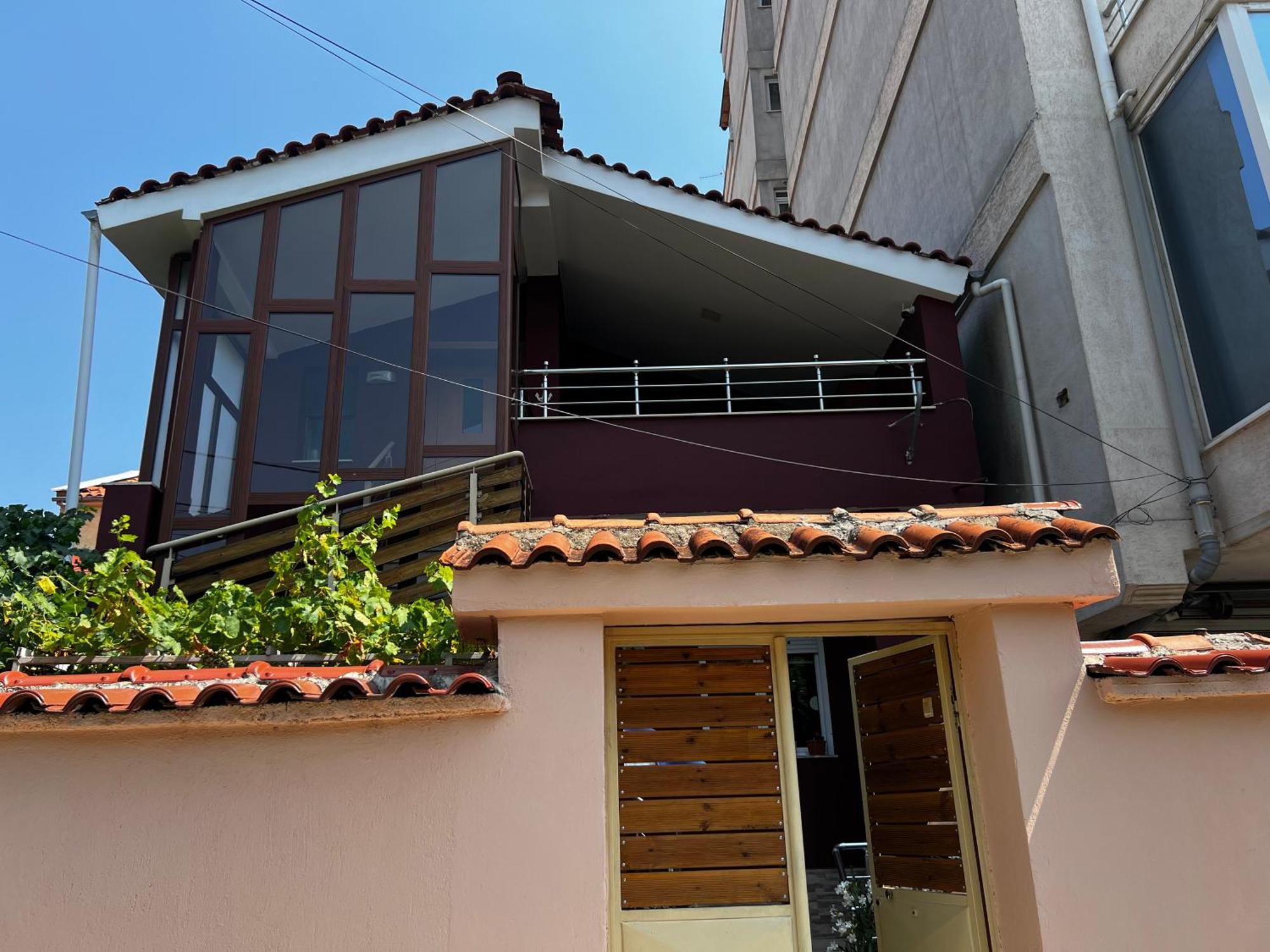 Апартаменты Retreat In The Centre Of Корча Экстерьер фото