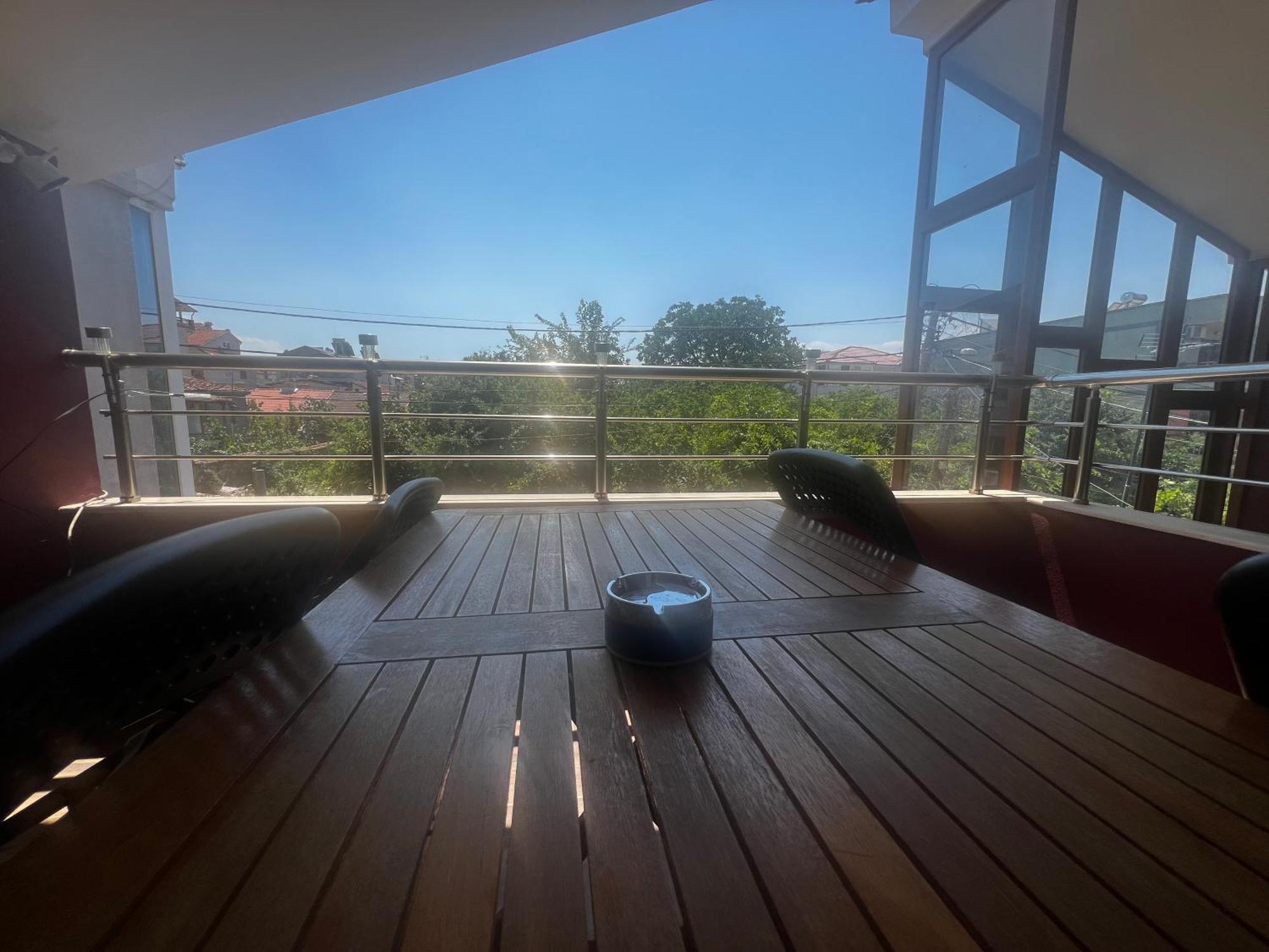 Апартаменты Retreat In The Centre Of Корча Экстерьер фото