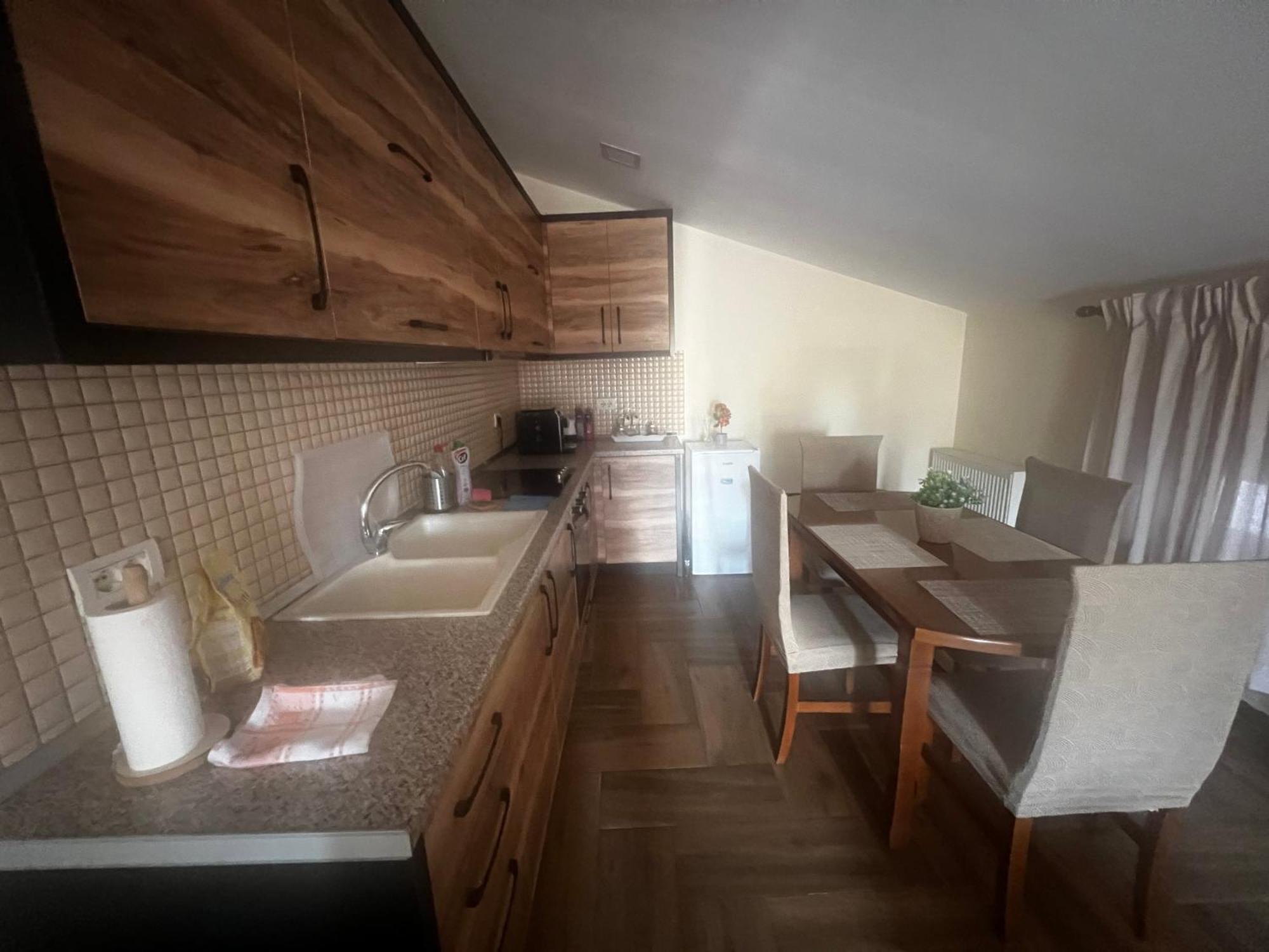 Апартаменты Retreat In The Centre Of Корча Экстерьер фото